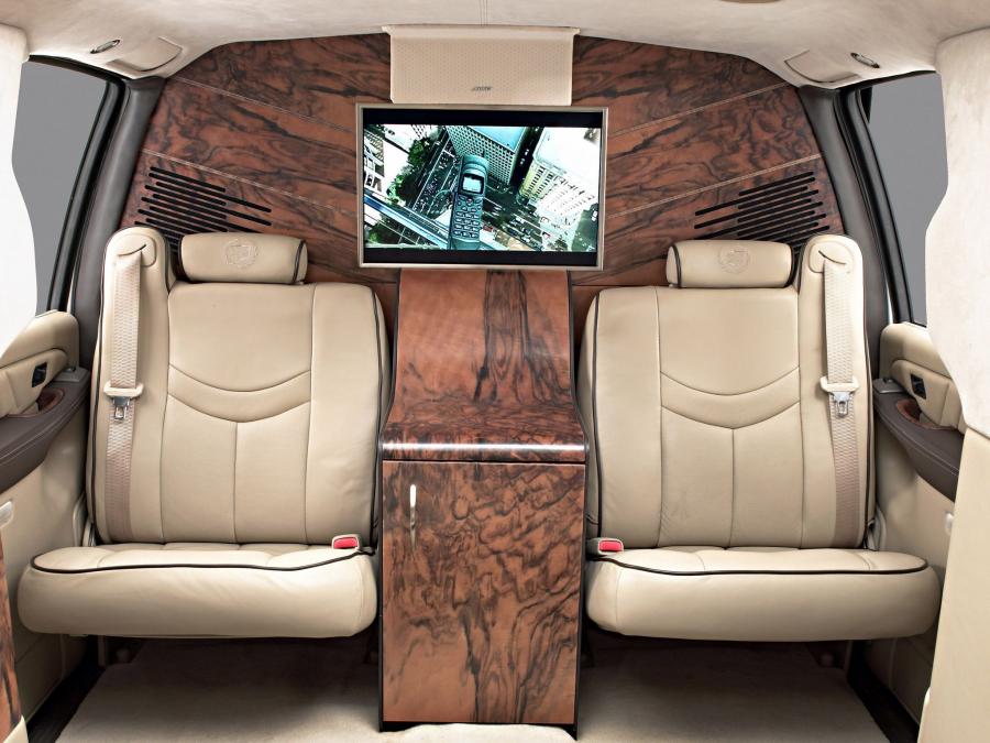 Cadillac Escalade ESV Executive Edition Concept 2003 года  (фото 15 из 16)